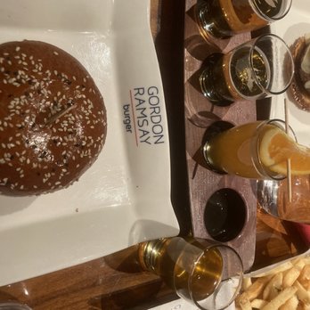 Gordon Ramsay Burger Las Vegas - Hell's Kitchen hamburger - Burgers Near Me - Las Vegas, Nevada Gordon Ramsay Burger Las Vegas - Hell's Kitchen hamburger - Burgers Near Me - Las Vegas, Nevada