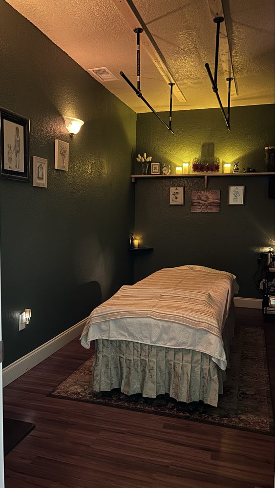 CozzyLand Massage Therapy Logo