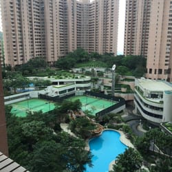 陽明山莊 - Tennis courts, pool and clubhouse at Parkview.