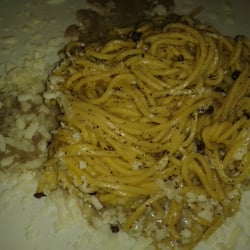 Cioccolati Italiani - Spaghetti alla chitarra con cacio, pepe e scaglie di fave di cacao
