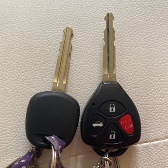 Expert Locksmith & Security - Original that was lost on the right ... $250 replacement on the left (don't even unlock remotely) and fails to start car sometimes. - Keys & Locksmiths Near Me - Atlanta, Georgia