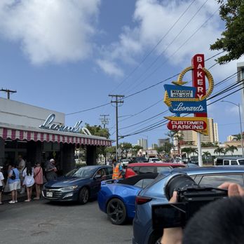 Leonard's Bakery - Bakeries Near Me - Honolulu, Hawaii