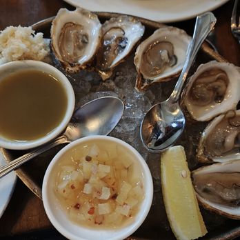 Maison Selby - 1/2 dozen PEI oysters - French Near Me - Toronto, Ontario Maison Selby - 1/2 dozen PEI oysters - French Near Me - Toronto, Ontario