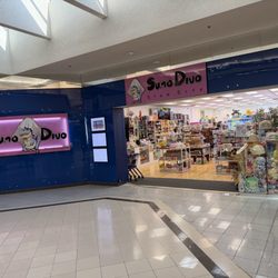 Sumo Dino Claw City - Store front