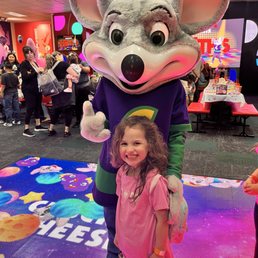 She loves Chuck E Cheese! She loves Chuck E Cheese!