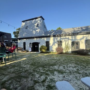 Amicus Brewing Ventures - Beer garden - Breweries Near Me - Tallahassee, Florida