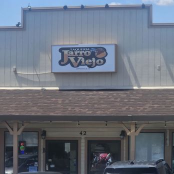 Taqueria Jarro Viejo - Outside (kitchen and counter to order on left, seating on right) - Tacos Near Me - Copperopolis, California Taqueria Jarro Viejo - Outside (kitchen and counter to order on left, seating on right) - Tacos Near Me - Copperopolis, California