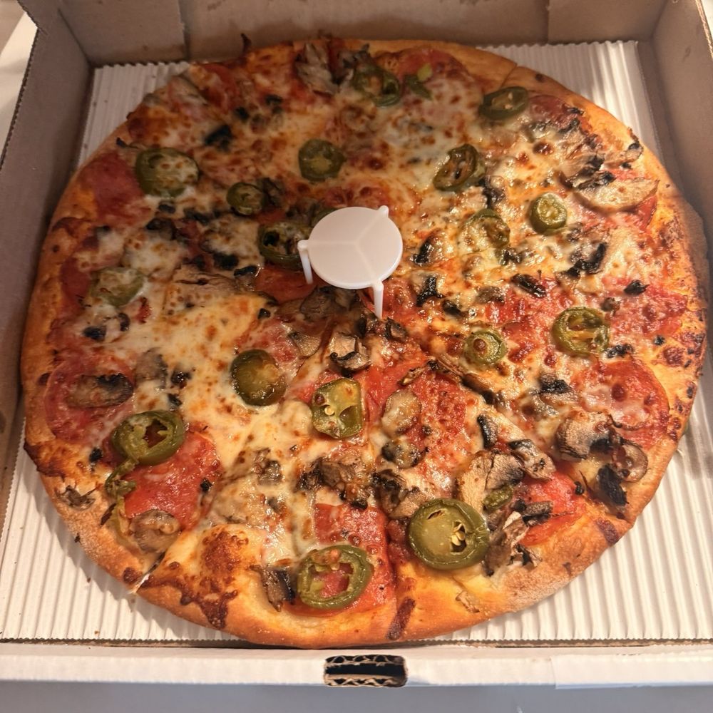 New York Pizza - Pizza (medium) with pepperoni, mushrooms, and jalapeño peppers - Pizza Near Me - Mountain View, California