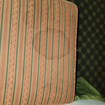 Oregon Garden Resort - Stained bench at foot of bed - Hotels Near Me - Silverton, Oregon