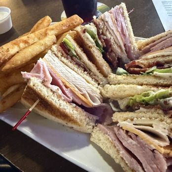 Long Beach Tavern - Sandwich was huge - Pizza Near Me - Long Beach, Washington