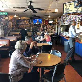 Chicago Hamburger - Small but lots of seats, parking lot maybe fill up but you should alway find a seat - Burgers Near Me - Phoenix, Arizona Chicago Hamburger - Small but lots of seats, parking lot maybe fill up but you should alway find a seat - Burgers Near Me - Phoenix, Arizona