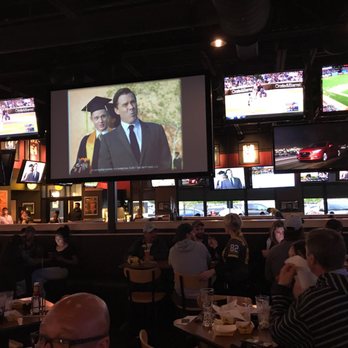 Buffalo Wild Wings - PACKED! - Chicken Wings Near Me - Sparks, Nevada
