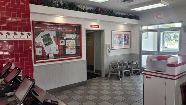 In-N-Out Burger by null