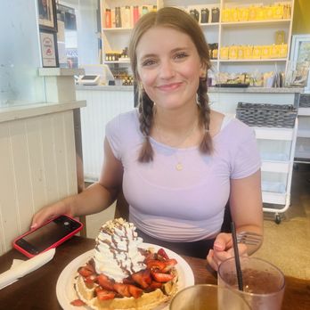 Eggs 'n Things Ko Olina - Strawberry Whipped Cream Waffle with chocolate - American Near Me - Kapolei, Hawaii Eggs 'n Things Ko Olina - Strawberry Whipped Cream Waffle with chocolate - American Near Me - Kapolei, Hawaii