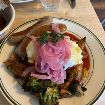 Hunnybee - Hash Benedict with Sausage (15$) - Breakfast & Brunch Near Me - Vancouver, British Columbia