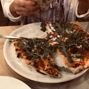 Donna Stella - Pizza with rocket, mozzarella and olives - Pizza Near Me - Amalfi, SA