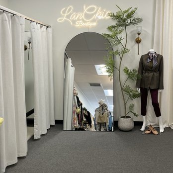 Lanchic Boutique - Dressing room area - Women's Clothing Near Me - Folsom, California Lanchic Boutique - Dressing room area - Women's Clothing Near Me - Folsom, California
