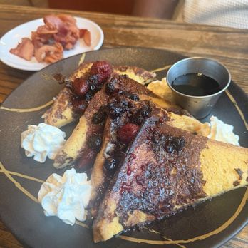 Wade's Landing - French toast with berries and a side of bacon - Cocktail Bars Near Me - Rockwall, Texas Wade's Landing - French toast with berries and a side of bacon - Cocktail Bars Near Me - Rockwall, Texas