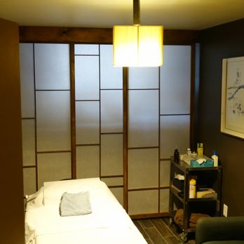 Regen Acupuncture, PC - Treatment Room - Acupuncture Near Me - Flushing, New York