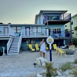 The back side of the Sunburst Inn, right on the beach...