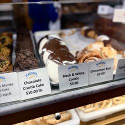 Madonia Brothers Bakery - Sweet Moments