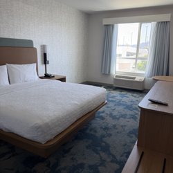 Hampton Inn by Hilton North Hollywood - King size bed