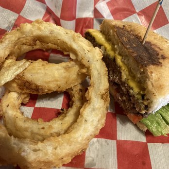 The Six One 6 Restaurant - Delicious cheeseburger & wonderful onion rings. - American Near Me - Blessing, Texas