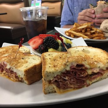 La Mesa Bistro - Cafes Near Me - La Mesa, California