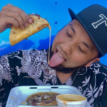Lilo's Kitchen - BlackTigerEats trying his first Birria Taco! - Food Trucks Near Me - San Mateo, California