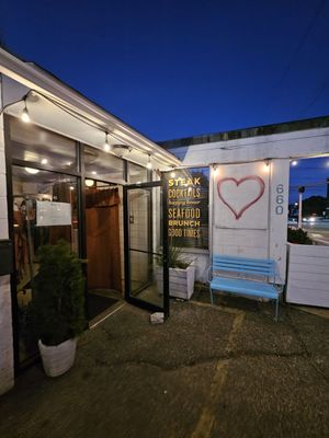 Woodford Food & Beverage by null