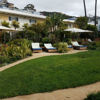 Pavilion Hotel - Though the garden is in the center of the rooms, noise is not an issue. It's a great place to lounge! - Hotels Near Me - Avalon, California Pavilion Hotel - Though the garden is in the center of the rooms, noise is not an issue. It's a great place to lounge! - Hotels Near Me - Avalon, California
