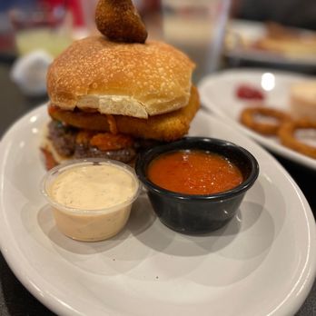 Maple Leaf Diner - *Pizza Burger - American Near Me - Dallas, Texas