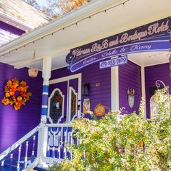 Cliff Cottage Inn - The Cliff Cottage Inn Purple House exterior