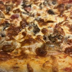 Frankie's Italian - Chilliwack - Italian Ham & Mushroom pizza Really good love the prosciutto!