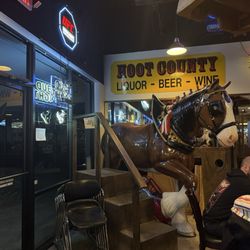 Hoot County Saloon - Decor