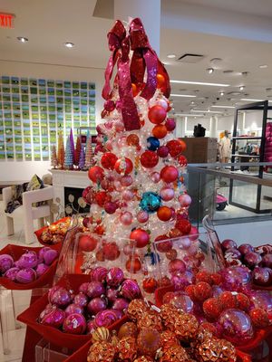 Neiman Marcus by null