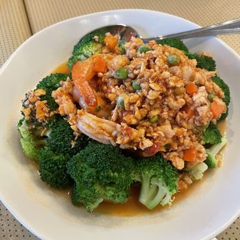 My Thai Place - Emperor delight -- shrimp and chicken with fresh broccoli - Thai Near Me - Centreville, Virginia My Thai Place - Emperor delight -- shrimp and chicken with fresh broccoli - Thai Near Me - Centreville, Virginia