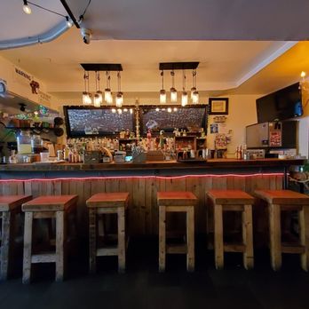 Bar Basic - New American Near Me - Brooklyn, New York