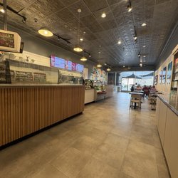 The Coffee Bean & Tea Leaf - Inside