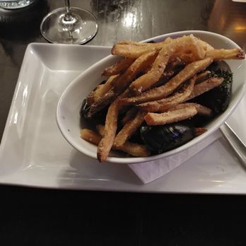 Weinkeller - Mussels and fries - Wine Bars Near Me - Niagara Falls, Ontario Weinkeller - Mussels and fries - Wine Bars Near Me - Niagara Falls, Ontario