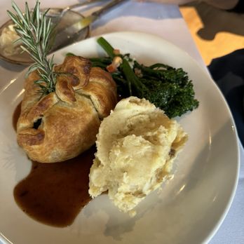 Ladera Grill - Beef wellington - American Near Me - Morgan Hill, California