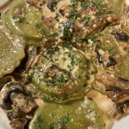 Spinach ravioli with porcini mushroom sauce Spinach ravioli with porcini mushroom sauce