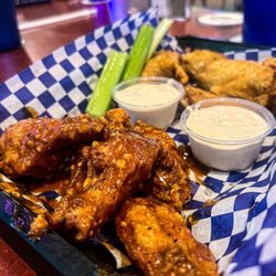 Booty’s Wings Burgers Beer