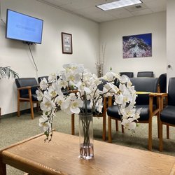 Frischer Medical Group - Waiting area Covid friendly