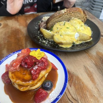 Cremat 11 - Short stack - Breakfast & Brunch Near Me - Barcelona, B Cremat 11 - Short stack - Breakfast & Brunch Near Me - Barcelona, B