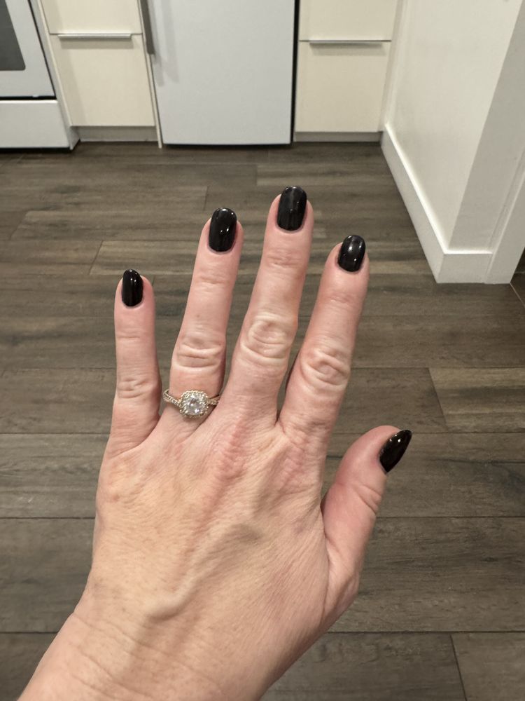 Y & E Nail Studio Logo