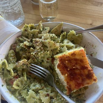 Hideaway House - Pesto Chicken Pesto Pomodoro - Pizza Near Me - Sedona, Arizona