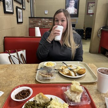 Arnold's Country Kitchen - Southern Near Me - Nashville, Tennessee