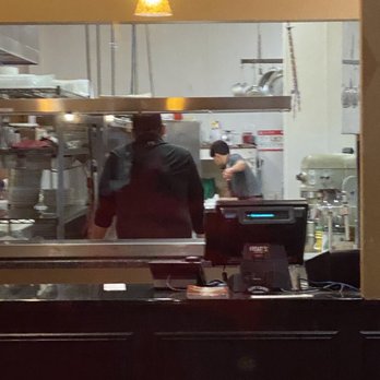 Rosati's Pizza - Joe, hiding from customer refusing to acknowledge customer complaint. - Pizza Near Me - Oconomowoc, Wisconsin