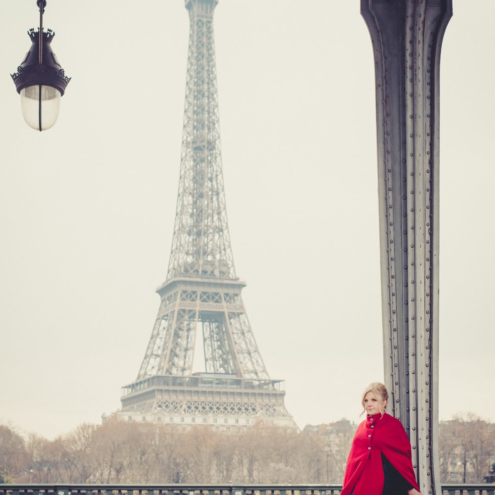 Pierre Torset - Pont Bir-Hakeim. Photography by Paris Photographer (Pierre Torset) @Paris photographer - Session Photography Near Me - Paris, 75